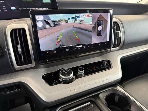 Certified 2025 Ford Expedition Active AWD/4WD image 5
