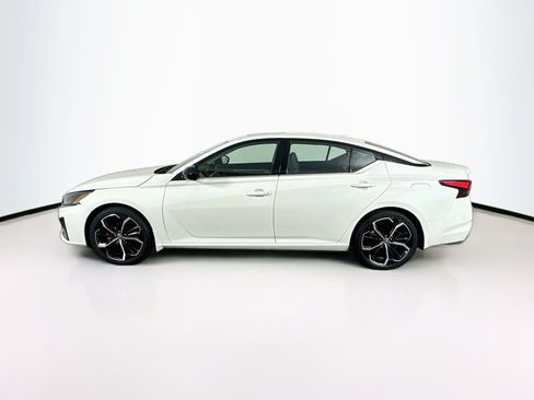 Used 2023 Nissan Altima 2.5 SR w/ SR Premium Package FWD image 4
