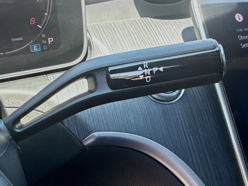 Used 2025 Mercedes-Benz C 300 Sedan image 13