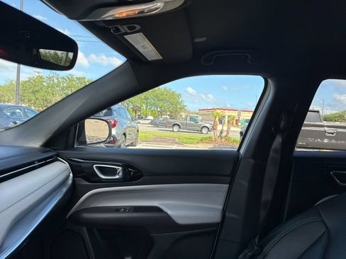 Used 2025 Jeep Compass Limited AWD/4WD image 24