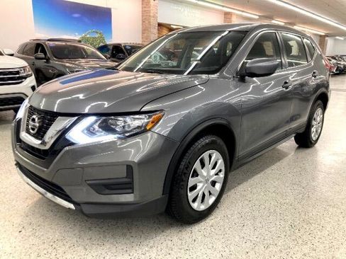 Used 2017 Nissan Rogue S image 1