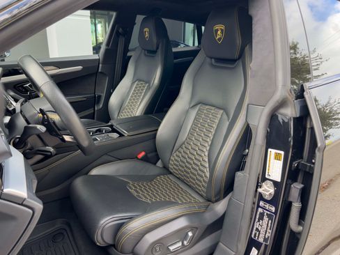 Used 2020 Lamborghini Urus AWD/4WD image 17