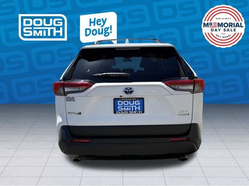 Used 2022 Toyota RAV4 XLE w/ Convenience Package AWD/4WD image 3