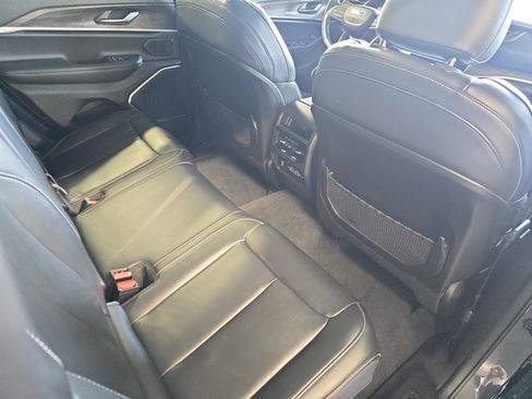 Used 2022 Jeep Grand Cherokee Limited RWD image 11