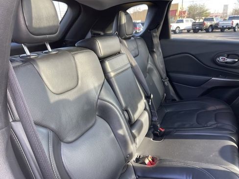 Used 2019 Jeep Cherokee Limited image 14