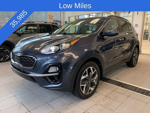 Used 2021 Kia Sportage EX w/ EX Technology Package image 2