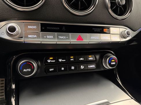 Used 2018 Kia Stinger GT image 25