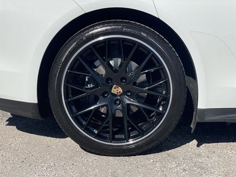 Used 2018 Porsche Panamera 4 image 38