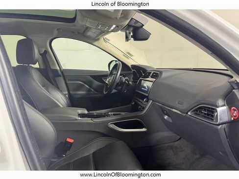 Used 2019 Jaguar F-PACE Prestige image 16