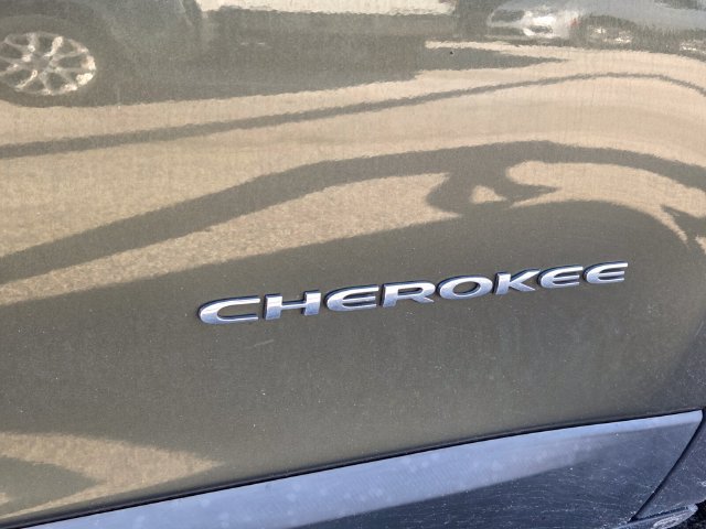 Used 2019 Jeep Cherokee Latitude w/ Popular Appearance Group FWD image 5