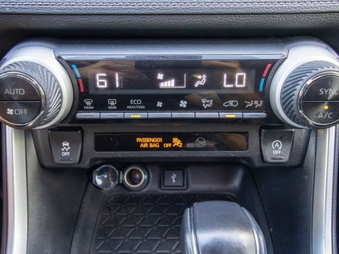 Used 2020 Toyota RAV4 XLE Premium FWD image 28