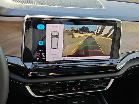 Used 2024 Volkswagen Atlas SE w/ Panoramic Sunroof Package image 16