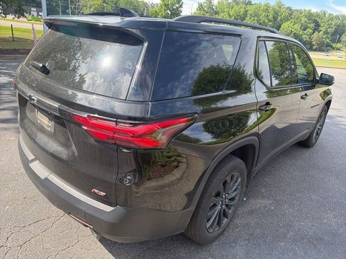 Used 2023 Chevrolet Traverse RS FWD image 5