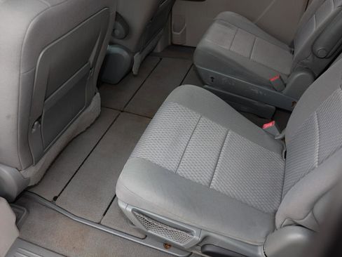 Used 2008 Chrysler Town & Country Touring w/ Entertainment Group #2 FWD image 10
