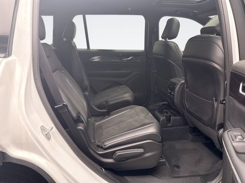 Used 2023 Jeep Grand Cherokee L Laredo AWD/4WD image 19