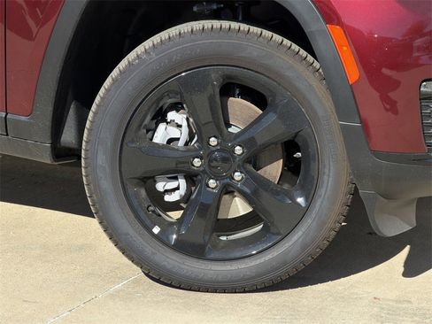 New 2025 Jeep Grand Cherokee L Limited w/ Black Appearance Package image 8