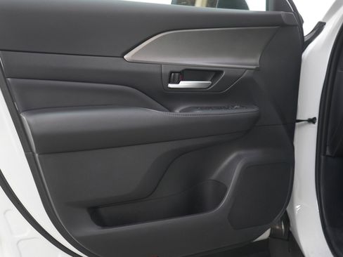 Used 2025 Toyota Grand Highlander FWD image 20