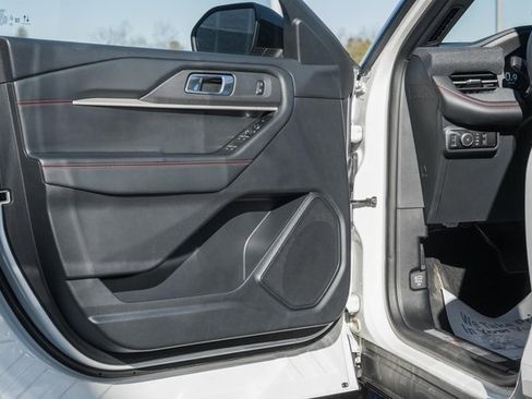 Used 2025 Ford Explorer ST-Line w/ ST-Line Street Pack image 40