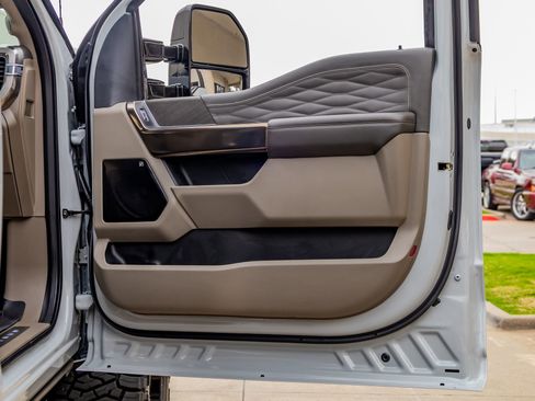 Used 2026 Ford F250 Platinum w/ Platinum Plus Package image 38