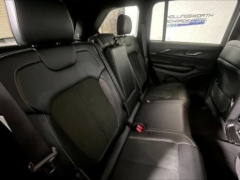Used 2025 Jeep Grand Cherokee Altitude AWD/4WD image 22