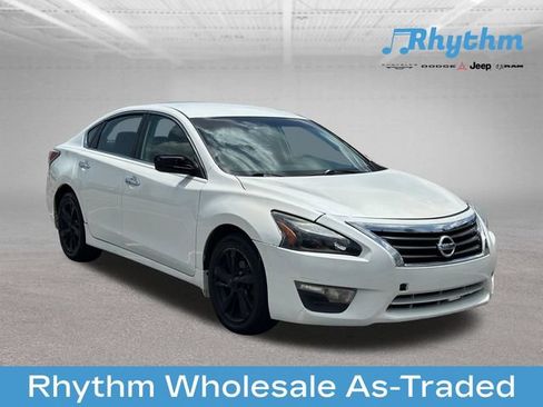 Used 2014 Nissan Altima 2.5 SV FWD image 1