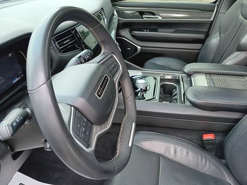 Used 2022 Jeep Wagoneer Series II w/ Premium Group I AWD/4WD image 12
