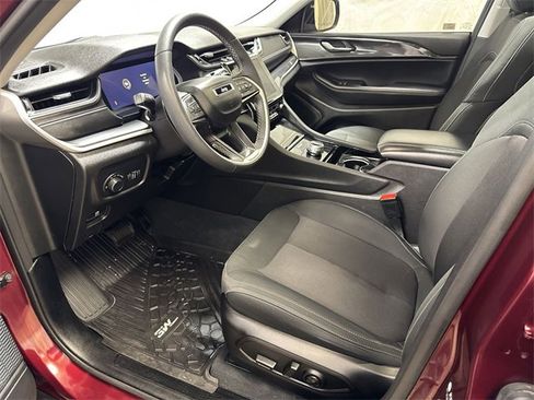 Used 2023 Jeep Grand Cherokee Laredo w/ Luxury Tech Group I image 12