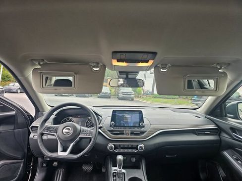 Used 2025 Nissan Altima 2.5 SV FWD image 18