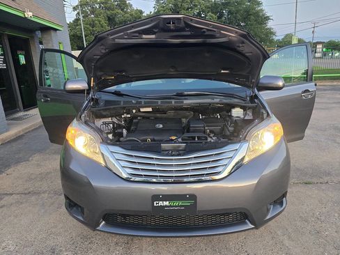 Used 2012 Toyota Sienna LE image 60