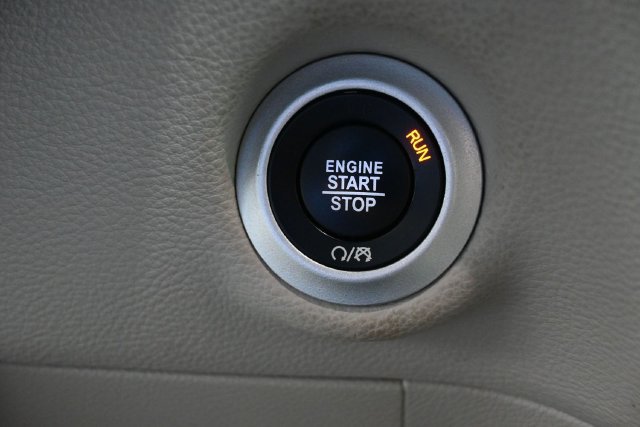 Used 2024 Chrysler Pacifica Limited FWD image 22