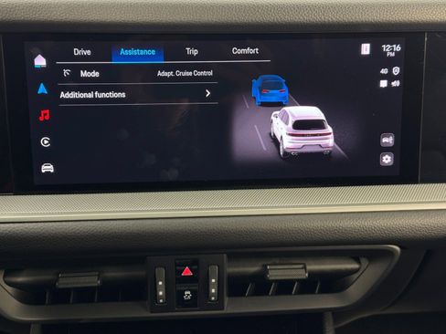 Used 2024 Porsche Cayenne image 31