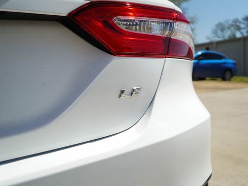 Used 2018 Toyota Camry LE image 14