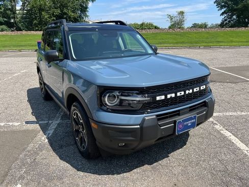 Used 2025 Ford Bronco Sport Outer Banks w/ Outer Banks Tech Package+ AWD/4WD image 2