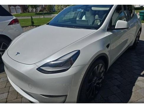 Used 2023 Tesla Model Y Performance AWD/4WD image 1