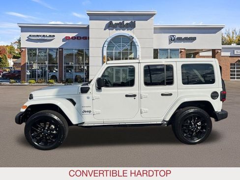 Used 2024 Jeep Wrangler Unlimited Sahara image 5