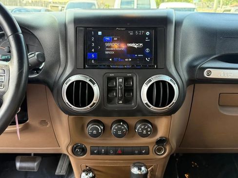 Used 2013 Jeep Wrangler Unlimited Sahara w/ Connectivity Group AWD/4WD image 23
