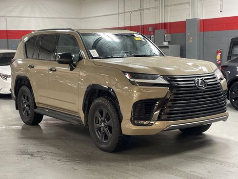 Used 2025 Lexus LX 700h Overtrail image 2