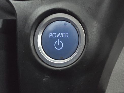 Used 2022 Toyota Sienna XLE image 10