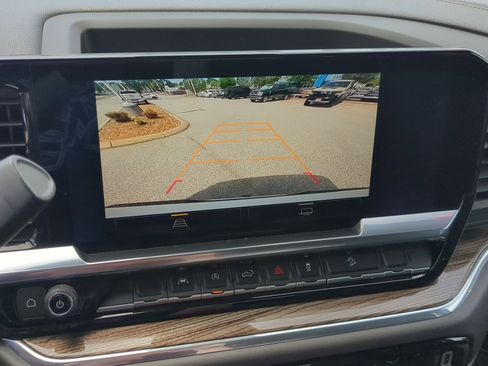 Used 2023 Chevrolet Silverado 1500 LT w/ Z71 Off-Road Package AWD/4WD image 16