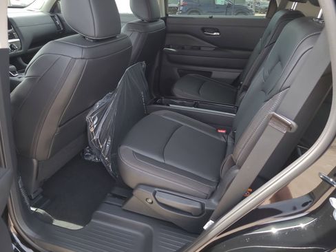 New 2026 Nissan Pathfinder SL image 9