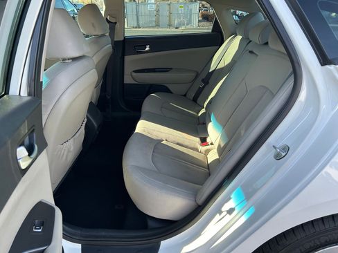 Used 2017 Kia Optima Premium image 23