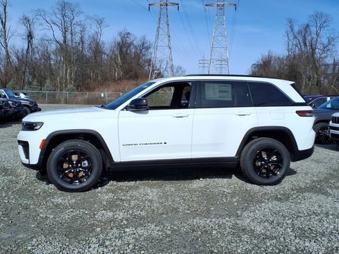 New 2026 Jeep Grand Cherokee Altitude AWD/4WD image 2