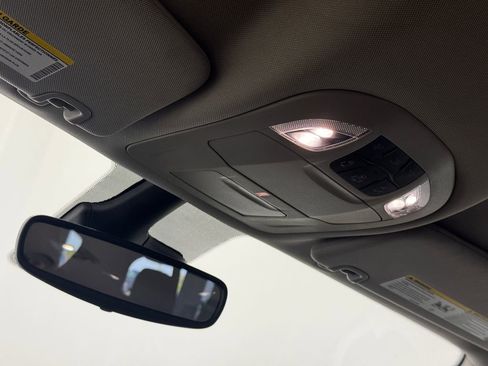 Used 2024 Chrysler Pacifica Touring-L FWD image 31