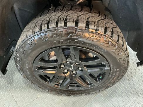 Used 2024 Chevrolet Silverado 1500 Custom Trail Boss w/ LPO, Dark Essentials Package image 46