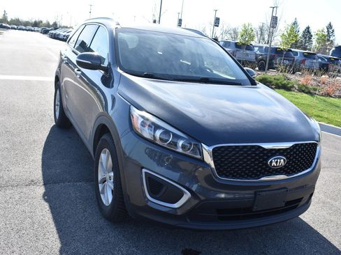 Used 2018 Kia Sorento LX image 9