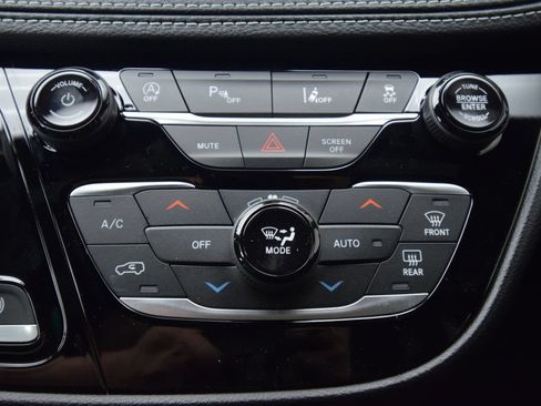 New 2027 Chrysler Pacifica Select FWD image 20