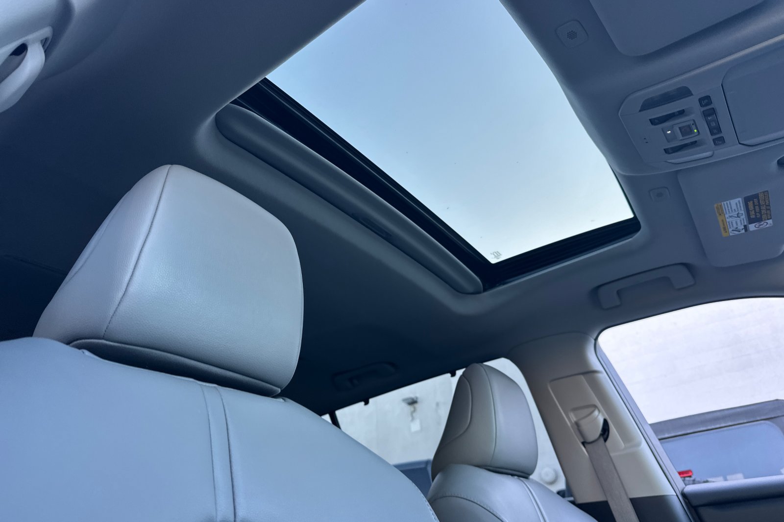 Used 2023 Toyota Highlander XLE FWD image 17