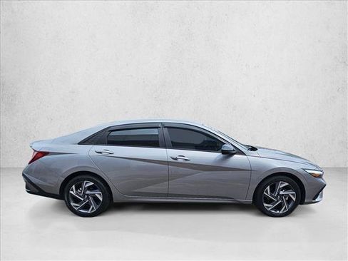 Used 2025 Hyundai Elantra Sport FWD image 6