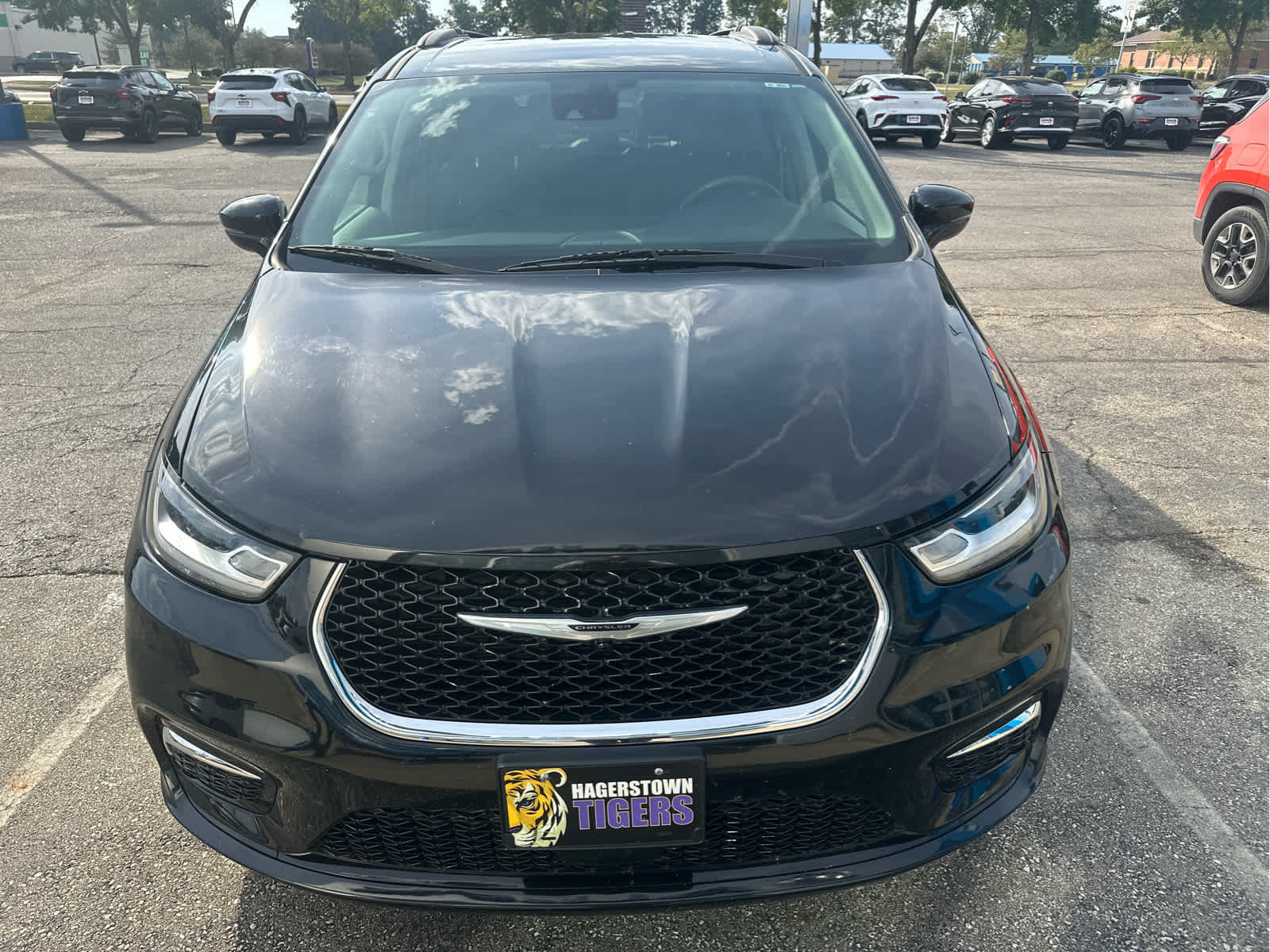 Used 2022 Chrysler Pacifica Touring-L FWD image 2