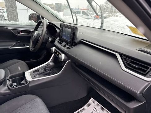 Used 2021 Toyota RAV4 XLE w/ Convenience Package image 31